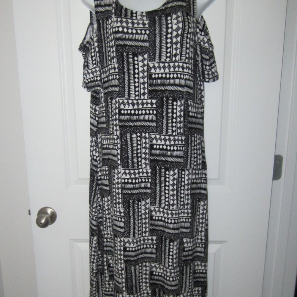 Design History-Cold Shoulder Maxi Dress Size L